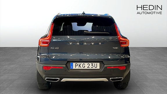 Volvo XC40 7 of 12