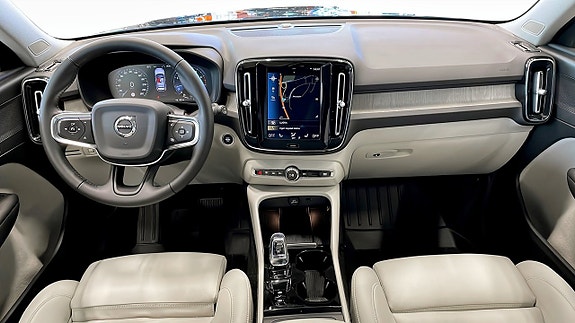 Volvo XC40 4 of 12