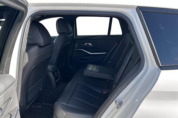 BMW 330e 15 of 30