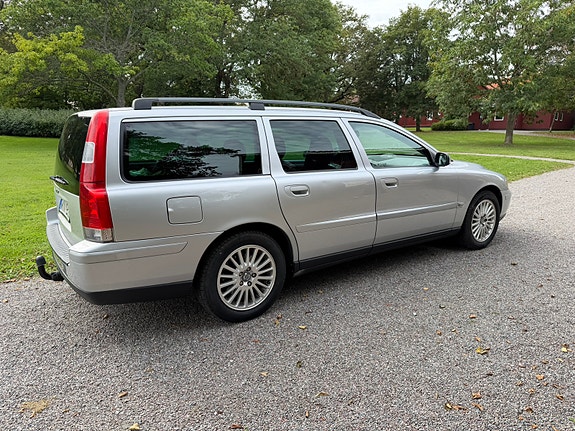 Volvo V70 3 of 8