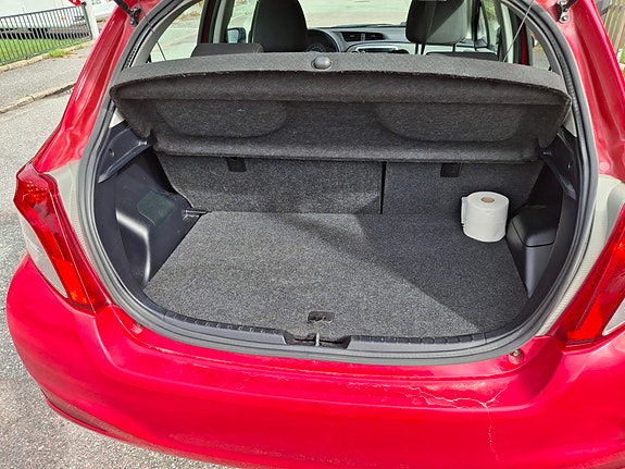 Toyota Yaris 3 of 4