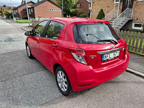 Toyota Yaris 2 of 4