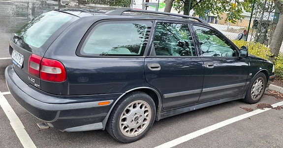 Volvo V40 3 of 12