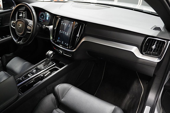 Volvo V60 13 of 30