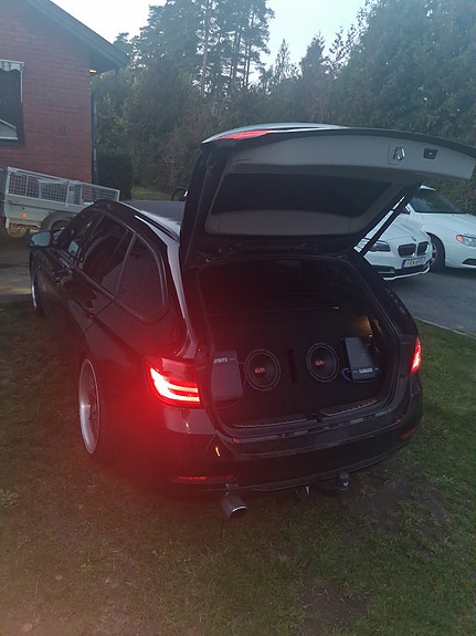 BMW 318d 2 of 9