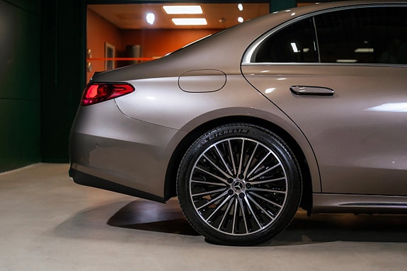 Mercedes-Benz E400 e 8 of 29