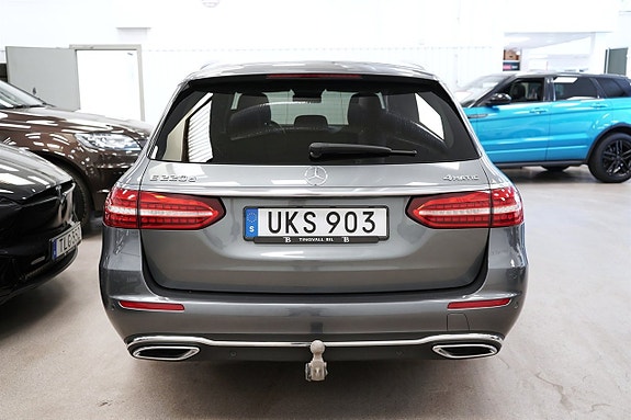 Mercedes-Benz E220 4 of 26