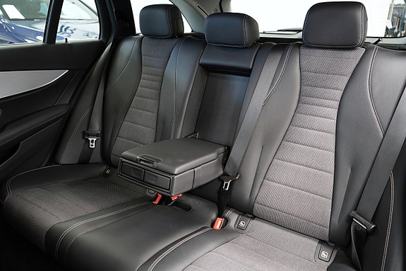 Mercedes-Benz E220 12 of 26