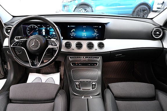 Mercedes-Benz E220 11 of 26