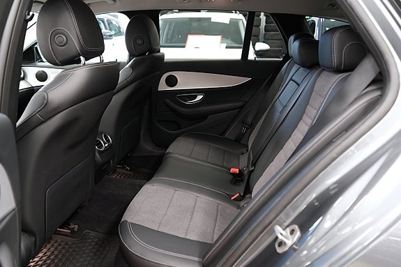 Mercedes-Benz E220 10 of 26