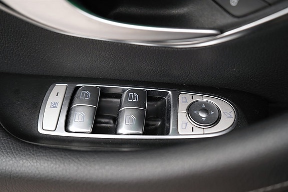 Mercedes-Benz E220 17 of 26