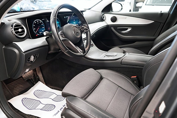 Mercedes-Benz E220 9 of 26