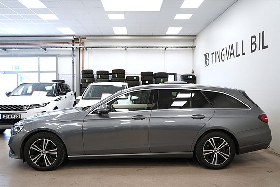 Mercedes-Benz E220 2 of 26