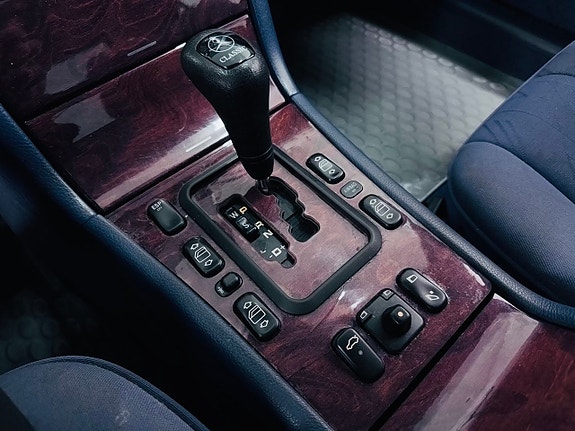 Mercedes-Benz E240 12 of 16