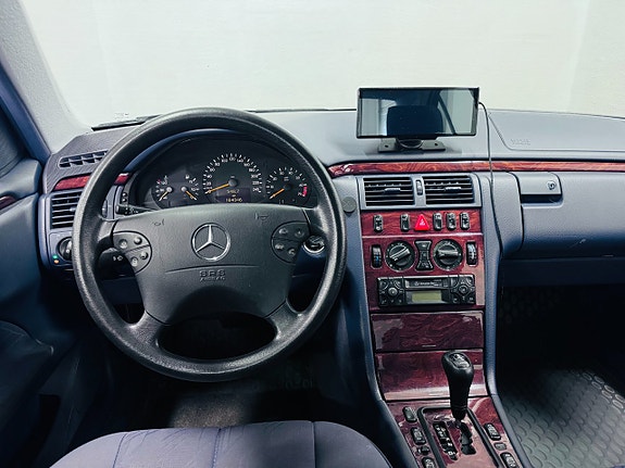 Mercedes-Benz E240 13 of 16