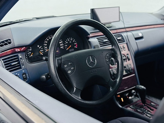 Mercedes-Benz E240 9 of 16