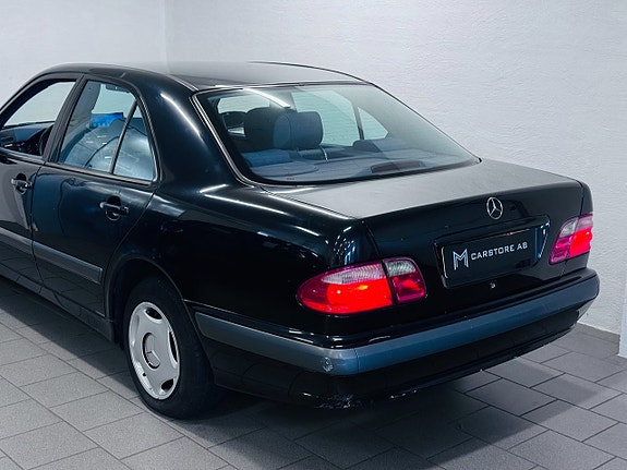 Mercedes-Benz E240 16 of 16