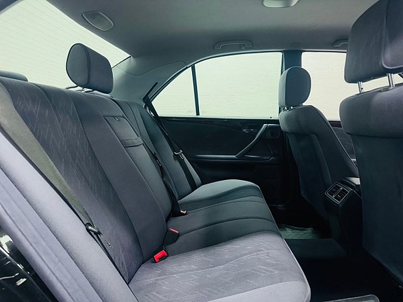 Mercedes-Benz E240 8 of 16