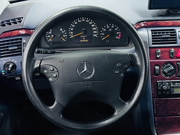 Mercedes-Benz E240 14 of 16