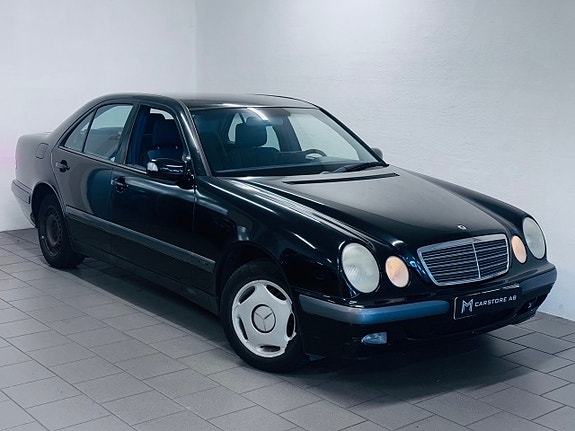 Mercedes-Benz E240