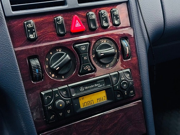 Mercedes-Benz E240 11 of 16
