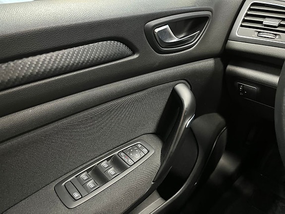 Renault Megane 12 of 17
