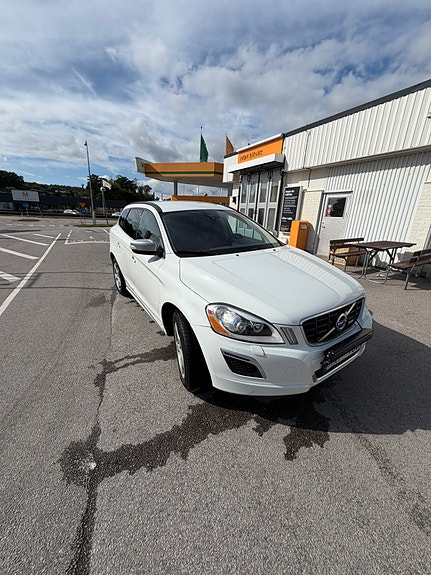 Volvo XC60 2 of 4