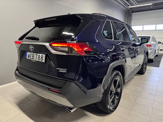 Toyota RAV4 2 of 24