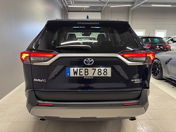 Toyota RAV4 3 of 24