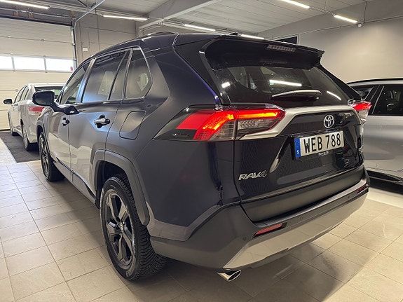 Toyota RAV4 4 of 24