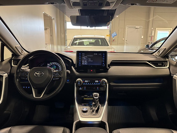 Toyota RAV4 7 of 24