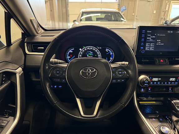 Toyota RAV4 9 of 24