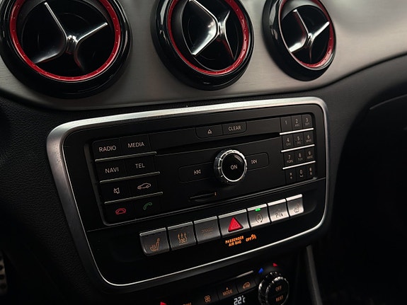 Mercedes-Benz CLA250 25 of 30