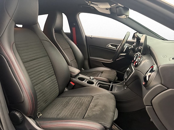 Mercedes-Benz CLA250 17 of 30