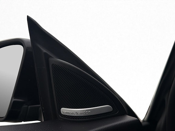 Mercedes-Benz CLA250 11 of 30