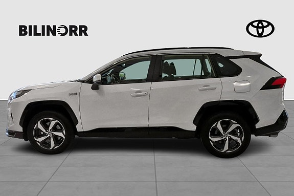 Toyota RAV4 Plug-in Hybrid 3 of 11