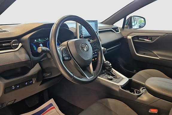 Toyota RAV4 Plug-in Hybrid 7 of 11