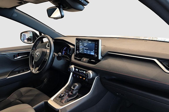 Toyota RAV4 Plug-in Hybrid 6 of 11