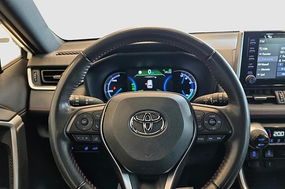Toyota RAV4 Plug-in Hybrid 10 of 11