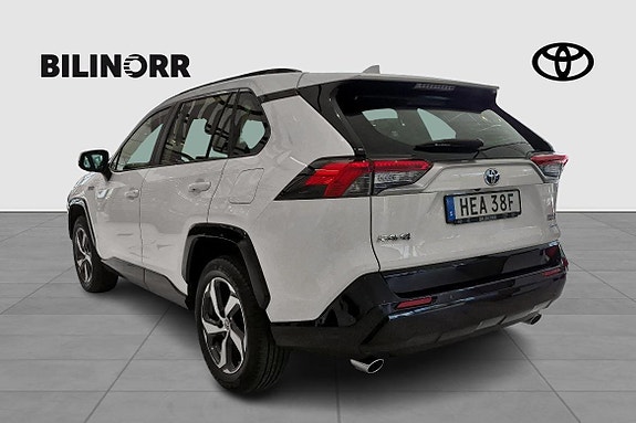 Toyota RAV4 Plug-in Hybrid 2 of 11