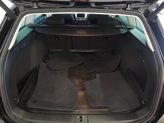 Volkswagen Passat 25 of 27