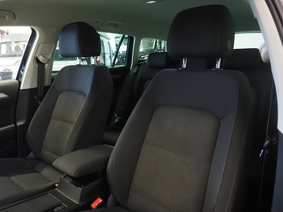 Volkswagen Passat 14 of 27