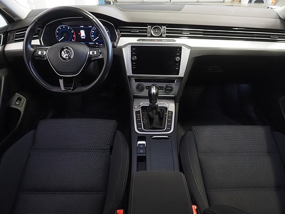 Volkswagen Passat 16 of 27