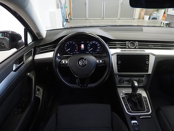 Volkswagen Passat 17 of 27