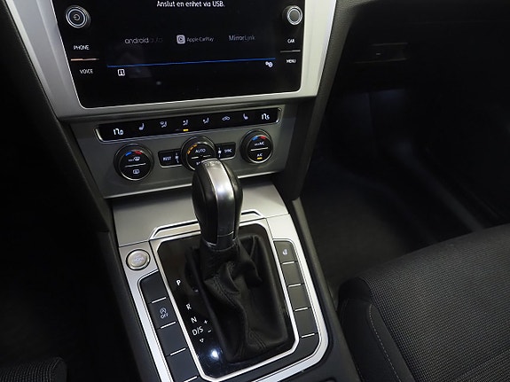 Volkswagen Passat 18 of 27