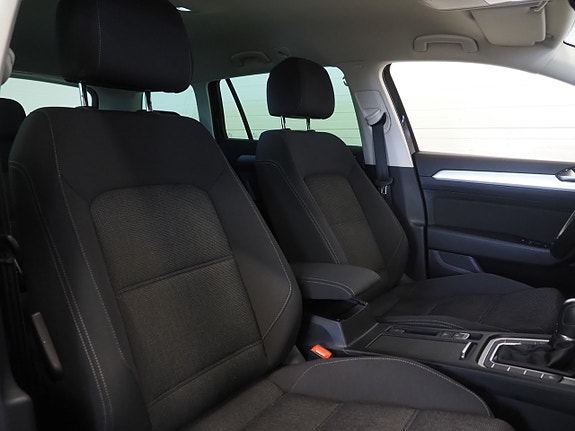 Volkswagen Passat 11 of 27