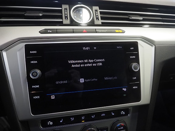 Volkswagen Passat 20 of 27