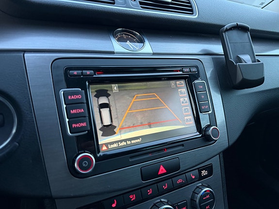 Volkswagen Passat 28 of 30