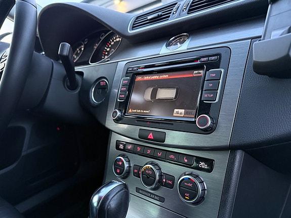 Volkswagen Passat 24 of 30