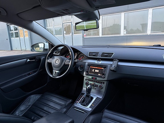 Volkswagen Passat 19 of 30